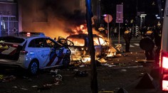 Protesty v Rotterdamu přerostly v násilí! Policie musela střílet