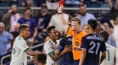 Divočina v MLS: Rozhodčí v nastavení nestačil tahat karty