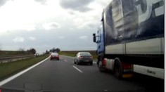 Konec vybržďování na silnicích? Ministerstvo chce zpřísnit tresty