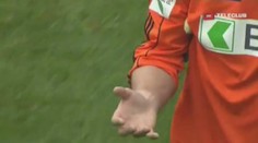 VIDEO: Drsňák! Dochytal zápas s vykloubeným malíčkem