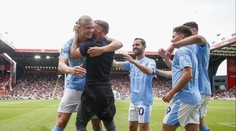Fanoušek na hřišti slavil s Haalandem. Jde o bývalého šampiona v boxu