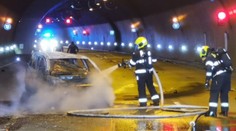 Po nehodě v tunelu začalo hořet auto: Jeden mrtvý a několik zraněných