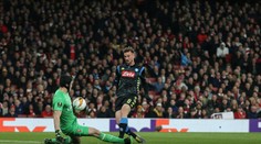 Čech dotáhl Arsenal k postupu, dál jde i Valencia a Frankfurt