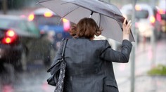VÝSTRAHA: Vydatné deště potrápí část Česka. Zvedla se hladina Labe