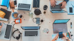 Úspěšné srovnávače v Česku – kde srovnat ubytování, módu nebo nábytek?