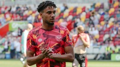 Fotbalista propustil agenta. Vysmíval se Králově nové trenérce