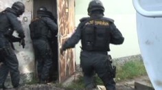 Tajná továrna vyráběla 2500 cigaret za minutu. VIDEO