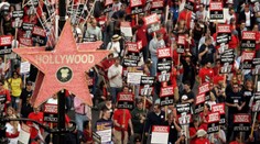 Hollywoodští scenáristé zahájili stávku. Může to ohrozit vznik filmů i seriálů