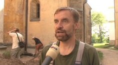 U kostela našli přes šedesát koster lidí