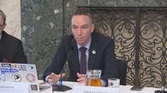 Stát podpoří stavbu obecních bytů. Je to první krok k levnému bydlení, tvrdí Bartoš
