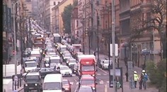 Do Prahy dnes nejezděte! Centrum uzavřela exploze, doprava kolabuje!