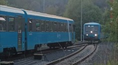 Vlaky zastavily jen pár metrů od sebe. Situaci zavinila zřejmě nepozornost