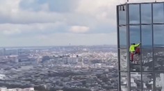 VIDEO: Skutečný Spider-Man existuje. Muž zdolává mrakodrapy bez jištění