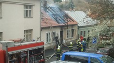 Žena vyběhla s dítětem v náručí z hořícího domu! Její matka uvnitř zemřela!