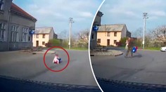 Dítě se řítilo do křižovatky. Muž ho zachránil na poslední chvíli