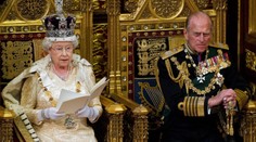 Prozrazeno: Britskou korunu schovávali do krabice od sušenek!