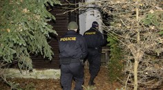 Policisté pátrají v okolí Hluboké nad Vltavou po chlapci (16), nepřišel domů