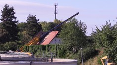 V Praze se zřítil jeřáb na dům. Jeřábník skončil v nemocnici