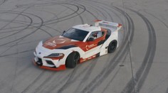 Takový drift jste ještě neviděli. GR Supra umí super kousky bez řidiče!