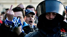 Fanoušci Baníku zaútočili na stanici strážníků! Pak demolovali diskotéku