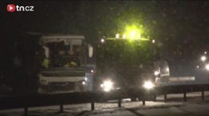 VIDEO: Nehoda AUTOBUSU na D8. 34 zraněných dětí!