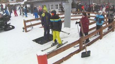 Lyžaři se vrací na hory. Podle hoteliérů je návštěvníků jako před covidem