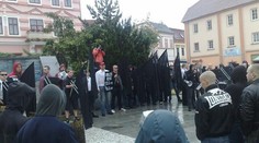 Policie v Jihlavě zatkla dva neonacisty, akce rozpuštěna