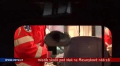 VIDEO: Mladík skočil pod vlak na Masarykově nádraží