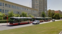 Řidička MHD chtěla vyhodit muže, ten se pokusil s autobusem ujet!