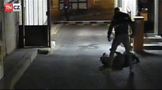 Hlídače (72) v Praze skoro ubil opilý středoškolák! Už ho mají!