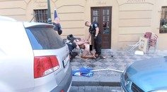 Strážníci v centru Prahy naháněli úplně NAHÉHO MUŽE! FOTKY