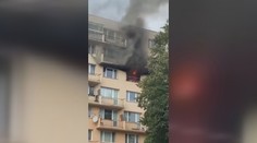 Ve Frýdku-Místku hořel byt. Hasiči zachraňovali lidi z parapetu