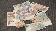 Nevýhodné spořicí účty i levnější potraviny. Ekonomové řekli, co nás čeká