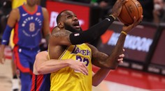 Lakers překvapivě padli s outsiderem, Houston zvládl ukázkový obrat