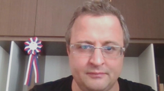 Opozici situace vlády nahrává, hlasování o nedůvěře ji ještě přilepší, říká politolog Hlaváček