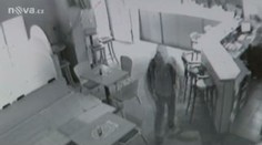 S nožem v ruce ohrožoval barmanku