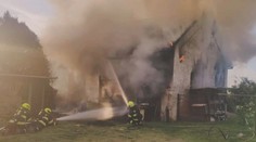 Chlapec si na Pardubicku vyráběl louč a namáčel ji v benzínu. Shořela stodola