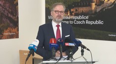 Brífink Petra Fialy před odletem na jednání rady EU. Zúčastní se ji i Zelenskyj, řekl