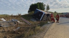 V Německu havaroval autobus s českými turisty, deset lidí je zraněných
