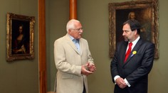 NOVINÁŘ JOHN musí pryč ze sněmovny, myslí si prezident Klaus