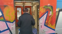 Sprejeři způsobují škody za miliony. Nádraží poničili ještě před otevřením