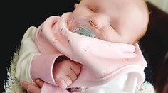 Šok při porodu: Holčička se narodila bez očí, přesto je úžasná