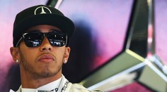 Formule 1 odstartovala! Hamilton nejdřív zkolaboval, pak byl nejrychlejší