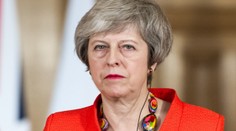 Poslanci chtějí odstřihnout Mayovou. Brexit se může odložit