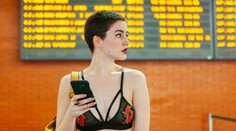 Aerolinka nepustila influencerku do letadla. Žena byla příliš odhalená