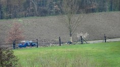 Na Benešovsku narazilo auto do stromu, Jeden člověk při nehodě zemřel