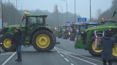 Zemědělci po celém Česku vyrazili protestovat. Hraniční přechod zaplnily stovky traktorů