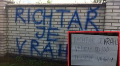 Zneuctil hřbitov Macura? VELKÉ SROVNÁNÍ PÍSMA