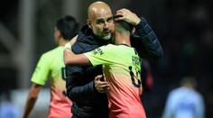 Premier League má zákaz objímání. Je to těžké dodržovat, hlásí kouč City