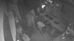 Krádež v hospodě za nouzového stavu. Policie pátrá po dvojici mužů